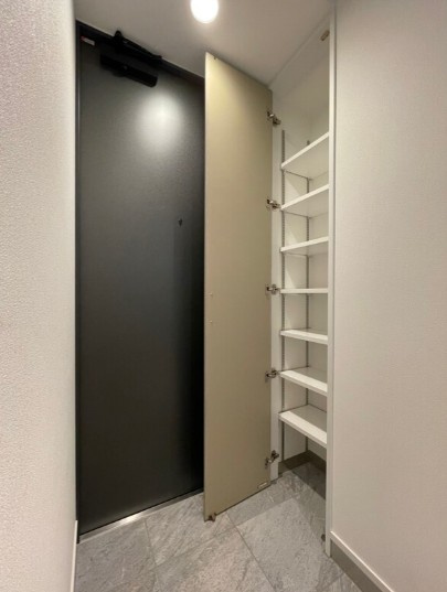 ミリアレジデンス新宿御苑Ⅱの玄関