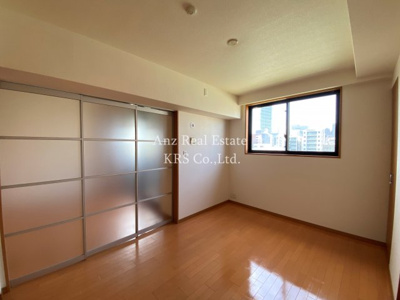 【寝室】 | リーガル靭公園南 | 窓があって明るさ確保！