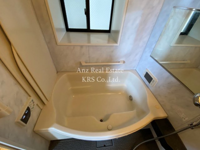 【浴室】 | リーガル靭公園南 | お風呂にも窓があって通気性を確保