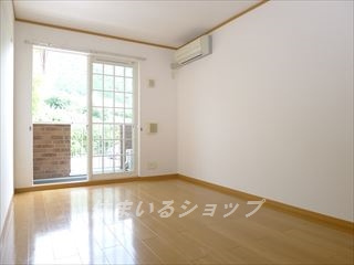 広島市安佐北区可部東１丁目のアパートの居間・リビング|エアコン付き
