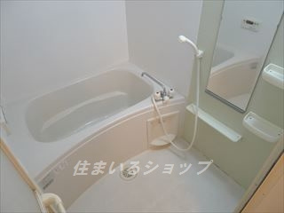 広島市安佐北区可部東１丁目のアパートの浴室|追い焚きあり