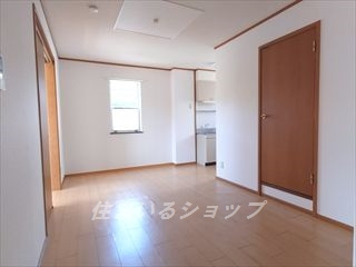 広島市安佐北区亀山５丁目のアパートの居間・リビング