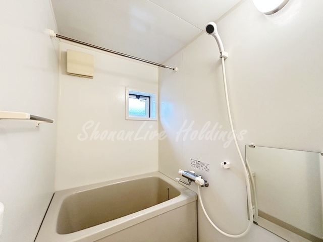 鎌倉市大町２丁目のアパートの浴室