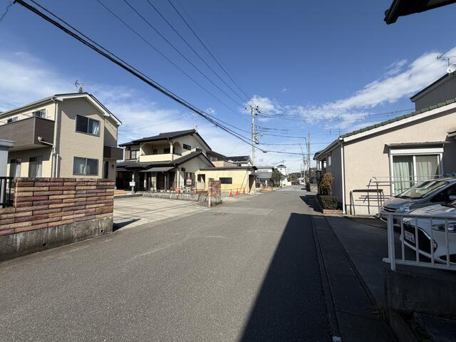 宇都宮市鶴田２丁目　3ＳＬＤＫ　中古住宅の前面道路含む現地写真|前面道路南方から撮影。