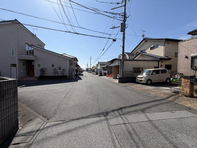 宇都宮市鶴田２丁目　3ＳＬＤＫ　中古住宅の前面道路含む現地写真