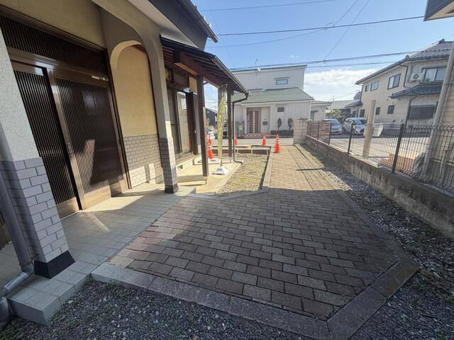 宇都宮市鶴田２丁目　3ＳＬＤＫ　中古住宅の前面道路含む現地写真
