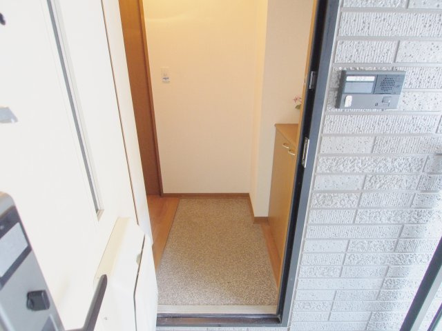 ファミール宗本 B棟の玄関
