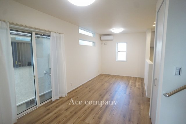 【居間・リビング】 | 八尾市山本町北6丁目 | 【LDK：11.3帖】全室照明器具標準装備です☆