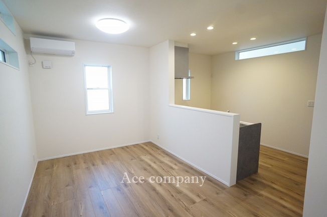 【内装】 | 八尾市山本町北6丁目 | ダイニングにエアコン付きです☆対面式のキッチン♪