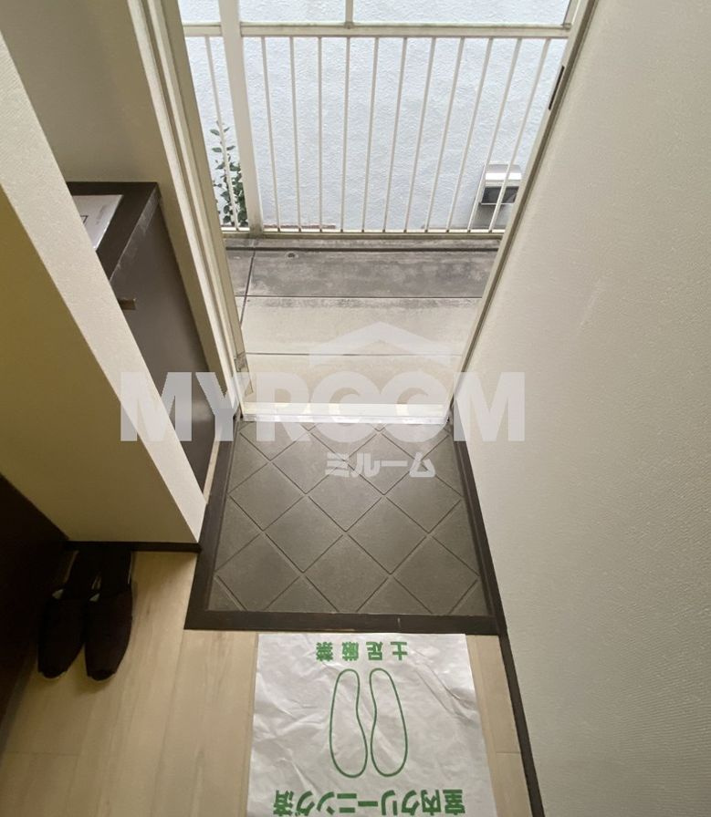 ジェイハウス大久保の玄関