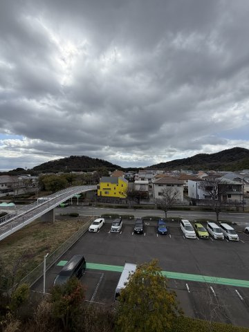 高倉台12団地61号棟の駐車場