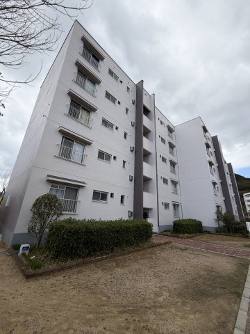 高倉台12団地61号棟の外観