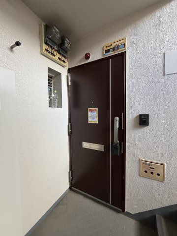高倉台12団地61号棟の玄関