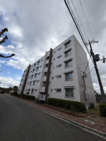 高倉台12団地61号棟の外観