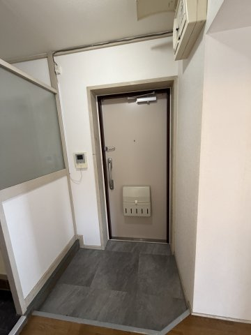 高倉台12団地61号棟の玄関