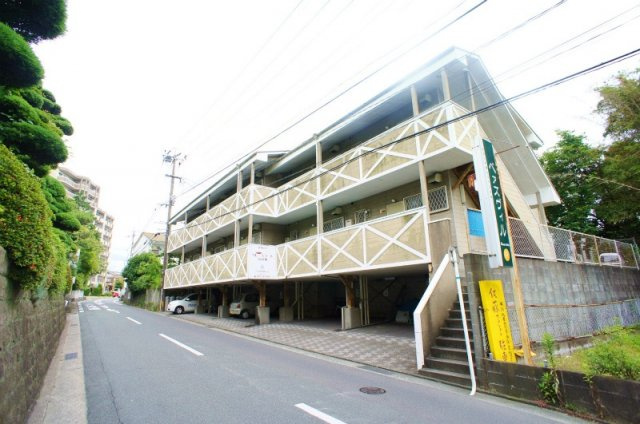 グレースコーポ湯の坂の外観