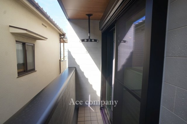 【バルコニー】 | 八尾市曙町2丁目 | リビングに面した南西向きのバルコニー☆3階にも同形状のバルコニーあります☆