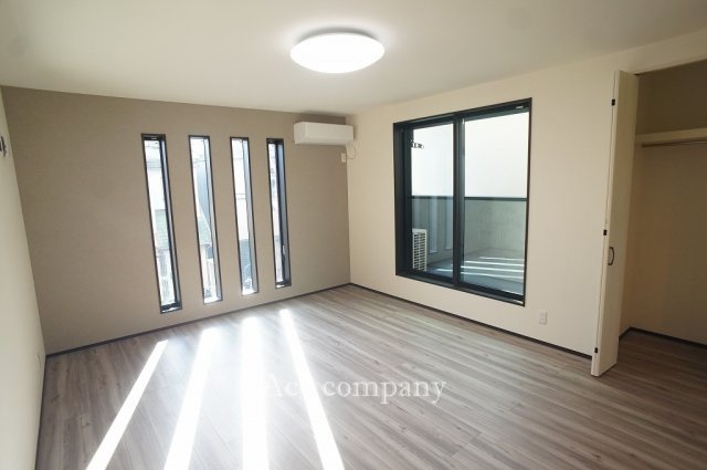 【居間・リビング】 | 八尾市曙町2丁目 | 【LDK：15帖】ダイニングにクローゼットあります♪
