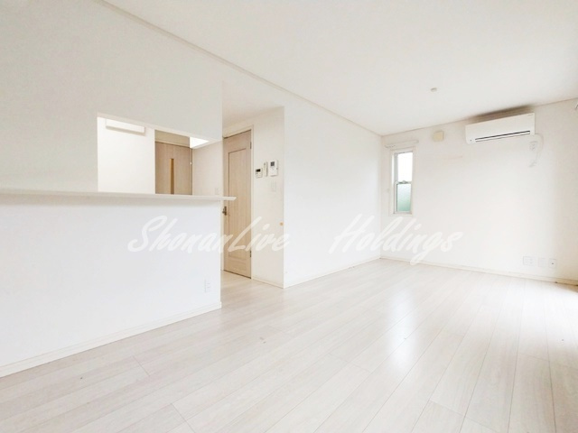 茅ヶ崎市中島のアパートの居間・リビング