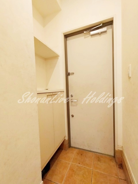 茅ヶ崎市中島のアパートの玄関