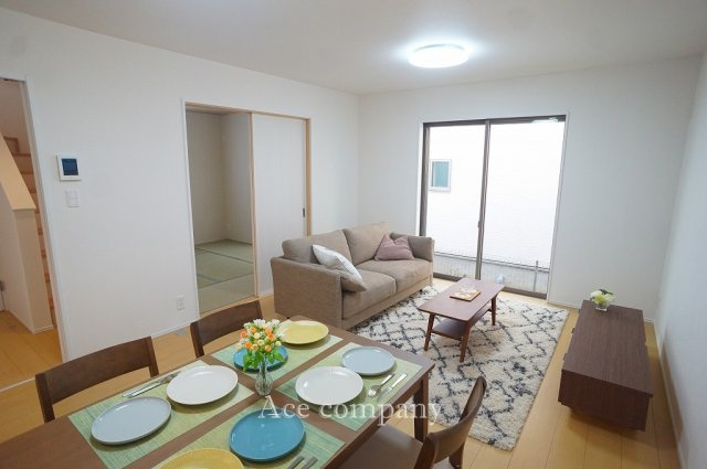 【居間・リビング】 | 八尾市長池町2丁目　【C号棟/全5棟】 | 【LDK：約15帖】