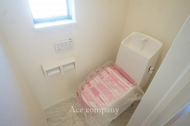 【トイレ】 | 八尾市長池町2丁目　【C号棟/全5棟】 | トイレは1階と2階の各階に完備♪ともに同仕様のシャワートイレです☆