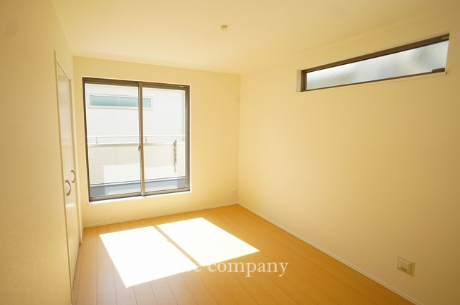 【寝室】 | 八尾市長池町2丁目　【C号棟/全5棟】 | 【2階：洋室6.75帖】バルコニーに面したお部屋です☆