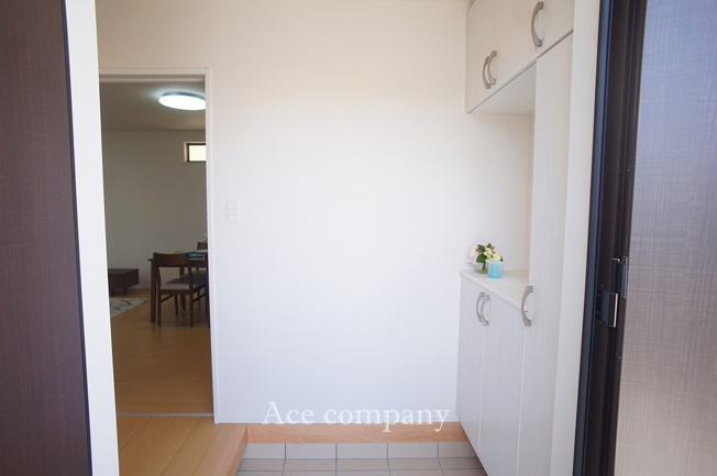 【玄関】 | 八尾市長池町2丁目　【C号棟/全5棟】 | 玄関断熱ドア☆シューズボックス付きです♪