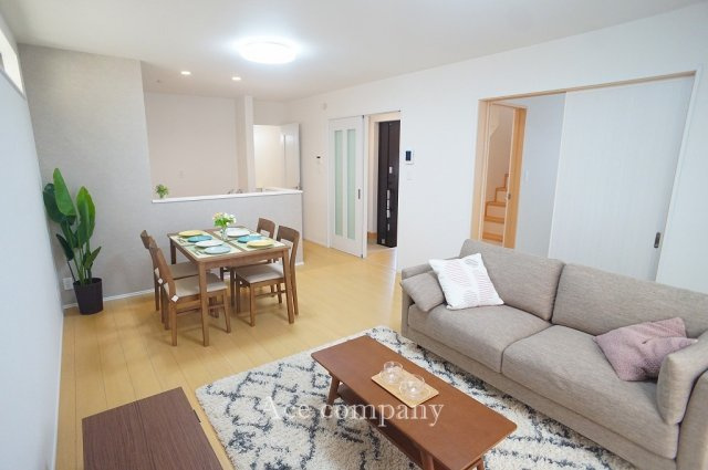 【居間・リビング】 | 八尾市長池町2丁目　【C号棟/全5棟】 | 【LDK：約15帖】