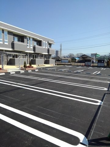 ホワイト・ベルの駐車場|車をお持ちの方に嬉しい駐車場付きの物件です