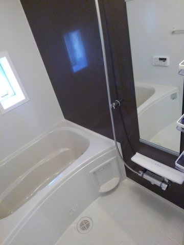 ホワイト・ベルの浴室|落ち着いた空間のお風呂です