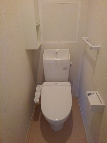 ホワイト・ベルのトイレ|落ち着いた色調のトイレです