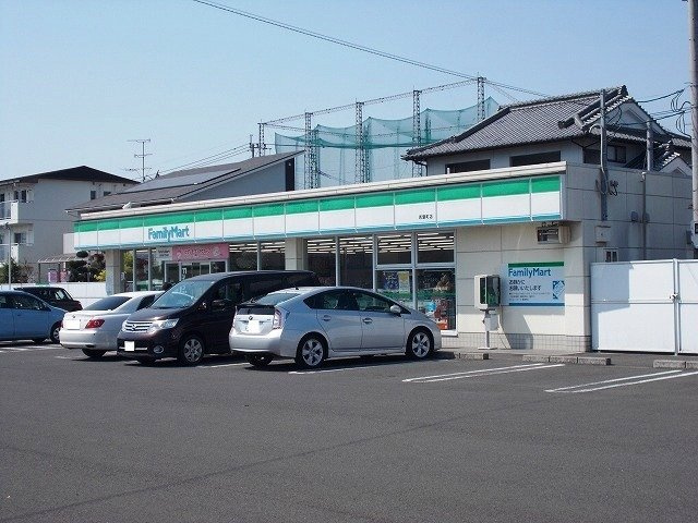 ヴィラ　ルミエ－ルＡの周辺|ファミリーマート若葉町店まで400m