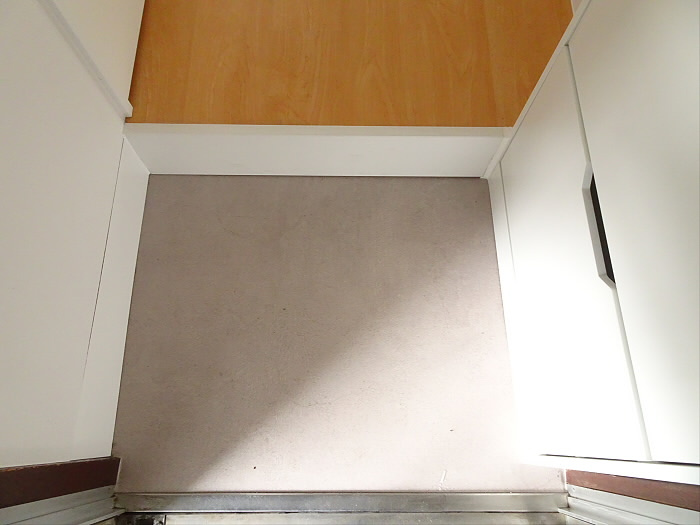 三澤ビルの玄関