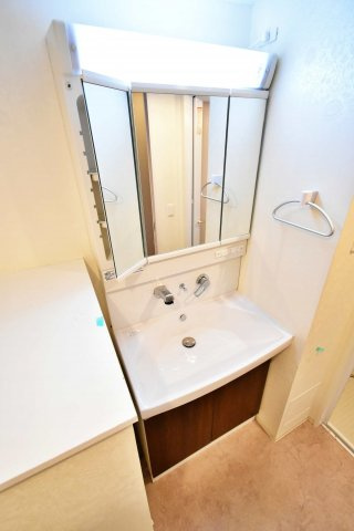 J-Lapis NAMBAの独立洗面台