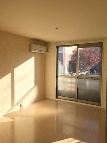 熊本市中央区国府４丁目のアパートの居間・リビング