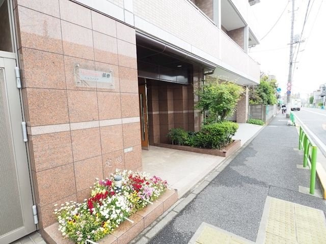 ベルフォンテ弦巻のエントランス