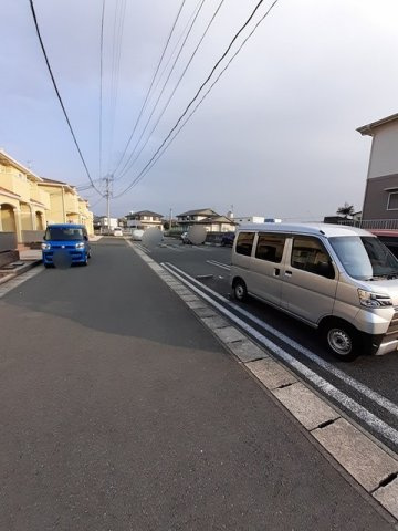 プロスペリテ参番館の駐車場|駐車場があるので、車を買う予定の方も安心です