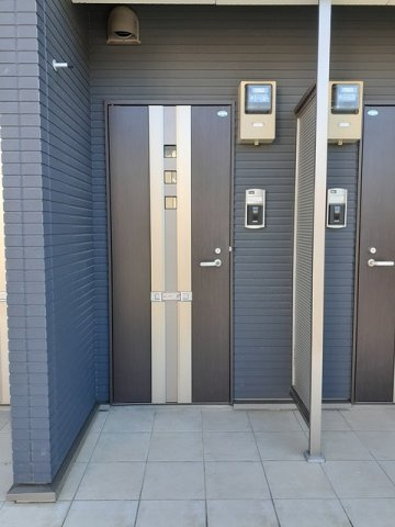 ロワゾブルーのエントランス|落ち着いたエントランスです