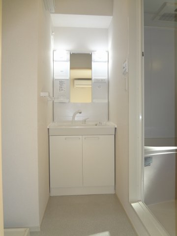 ロワゾブルーの洗面所|脱衣スペースもあります