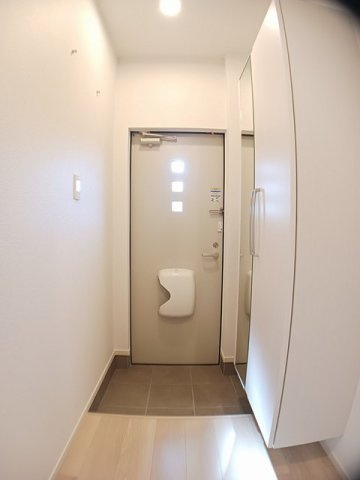 合志市須屋のアパートの玄関|シンプルで使いやすい玄関です