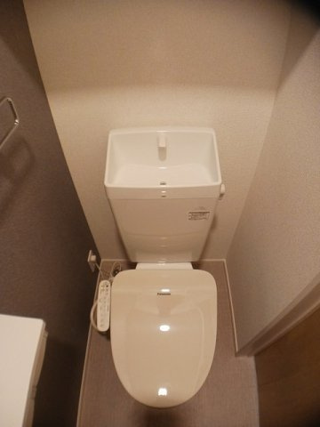 合志市須屋のアパートのトイレ|落ち着いたトイレです