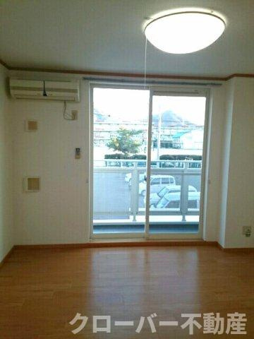 シャン・ミリューⅡＣの居間・リビング