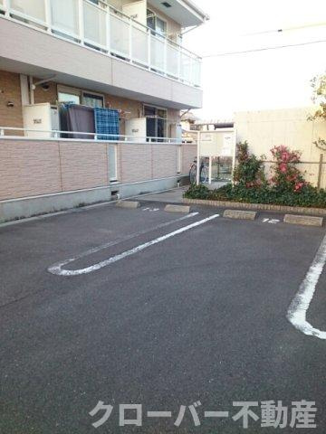 シャン・ミリューⅡＣの駐車場