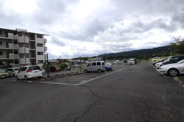 メゾン白光ヶ丘（ビャッコウガオカ）の駐車場