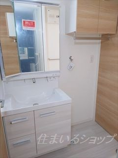 中島レジデンス　Ｂの洗面所|三面鏡付きシャンプードレッサー