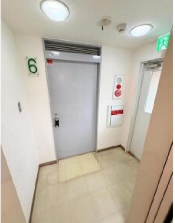 大阪市中央区南久宝寺町４丁目の事務所の玄関