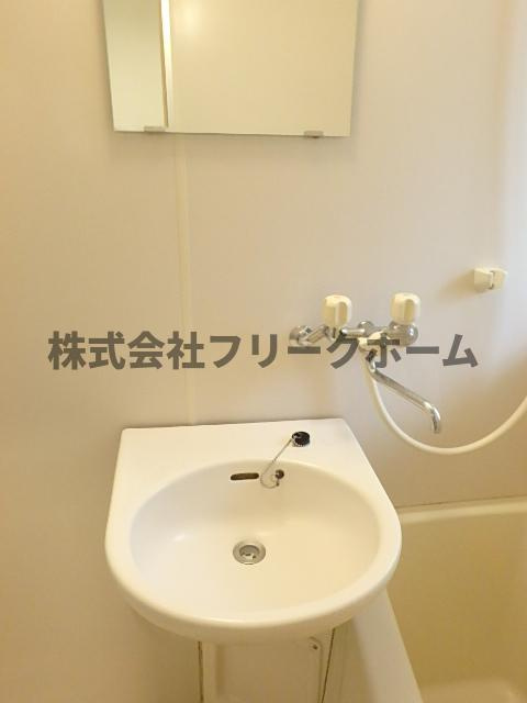 三鷹市井の頭２丁目のアパートの洗面所