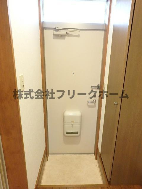 三鷹市井の頭２丁目のアパートの玄関