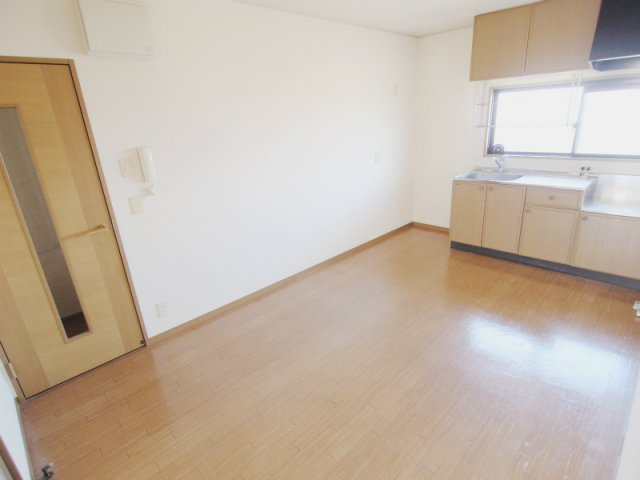 メゾンドラペの居間・リビング